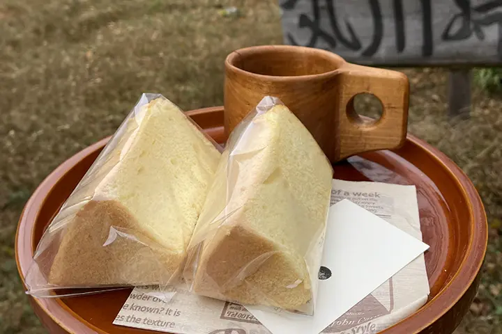 手作りシフォンケーキとコーヒー